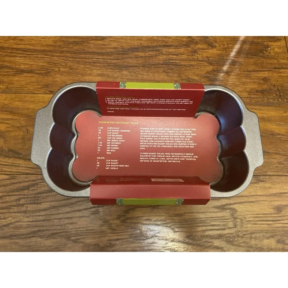 New Nordic Ware Gingerbread Holiday Non-Stick Loaf Pan Christmas Baking Gift